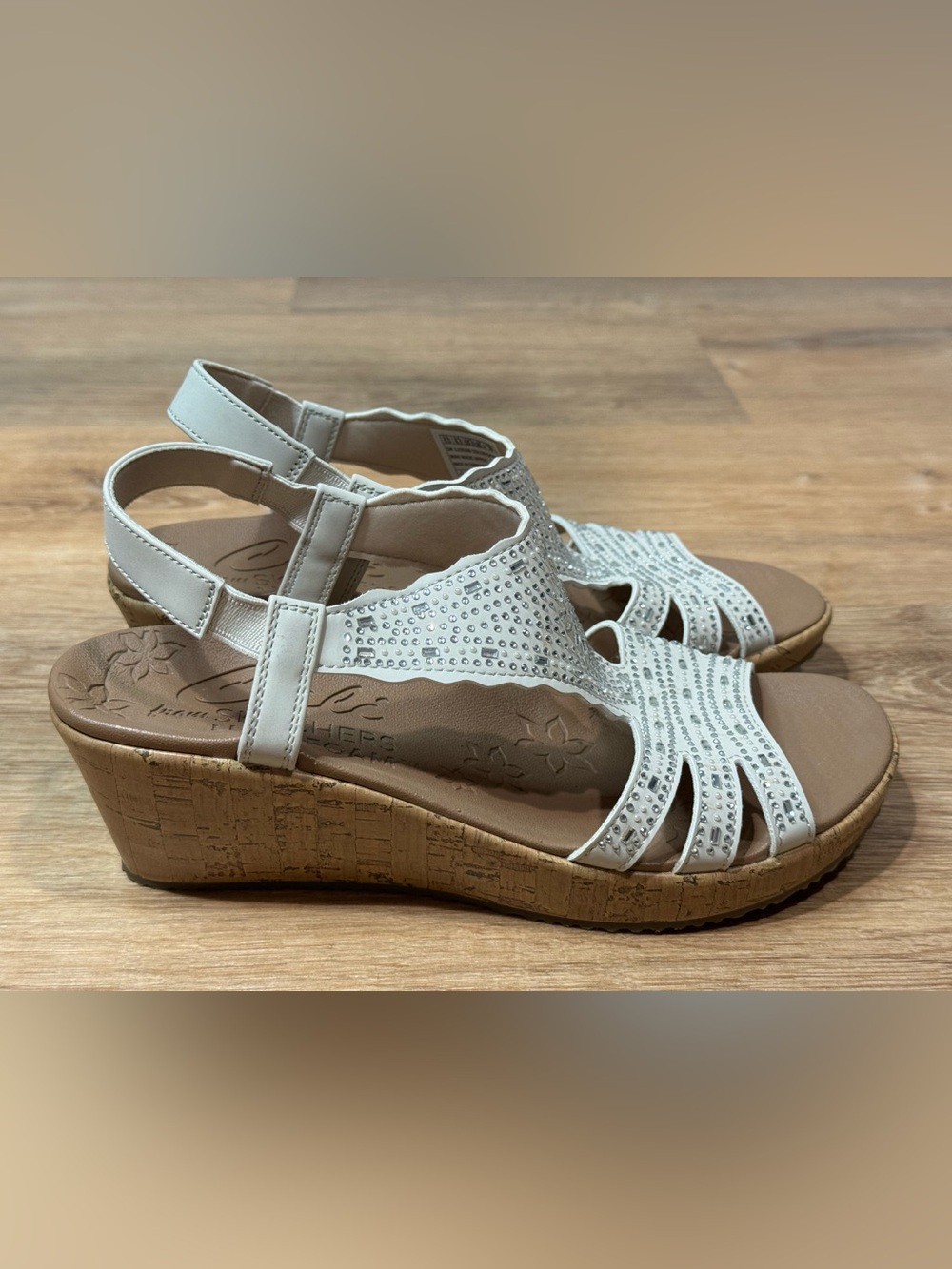 SKECHERS BEVERLEE DAZZLING CHARM WEDGE SANDAL SIZE 9.5